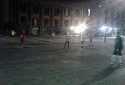 Piazza Dante e il calcio